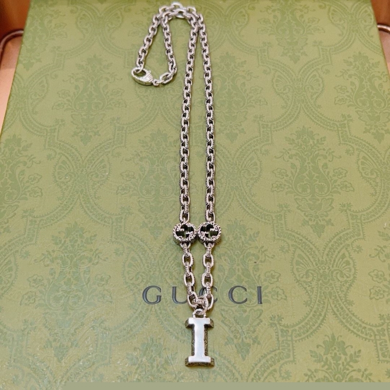 G*u*i necklaces